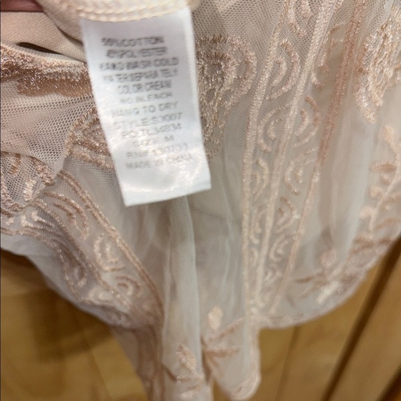 UMGEE Elegant Lace Dress in Blush Pink - Picture 4 of 5